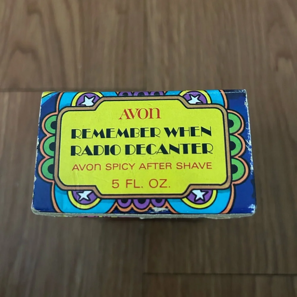 Avon Vibrant Retro Art Box